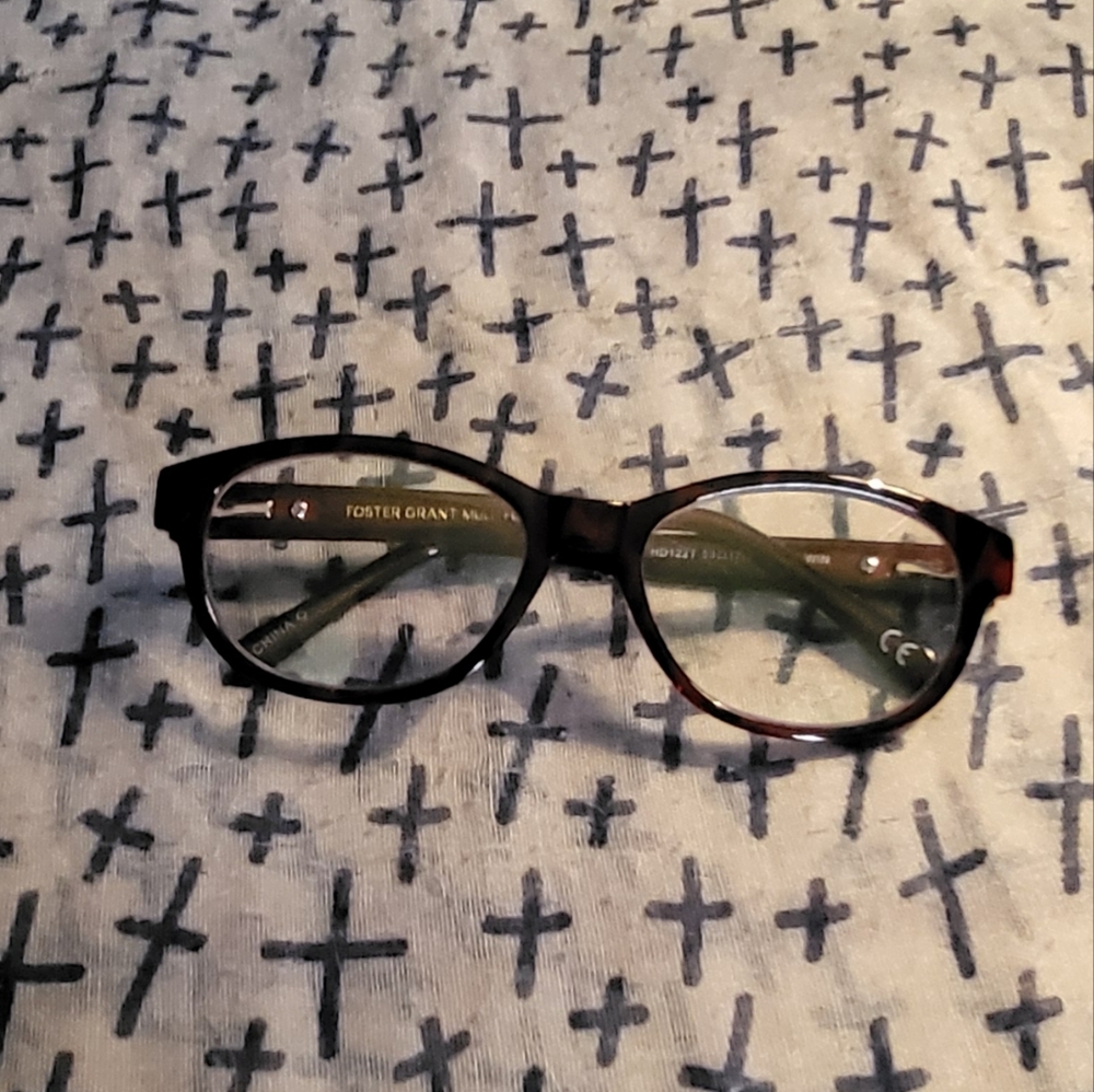 Foster Grant Women's Zera Multifocus Cat-Eye Reading Glasses (1.5) Wine Tortoise